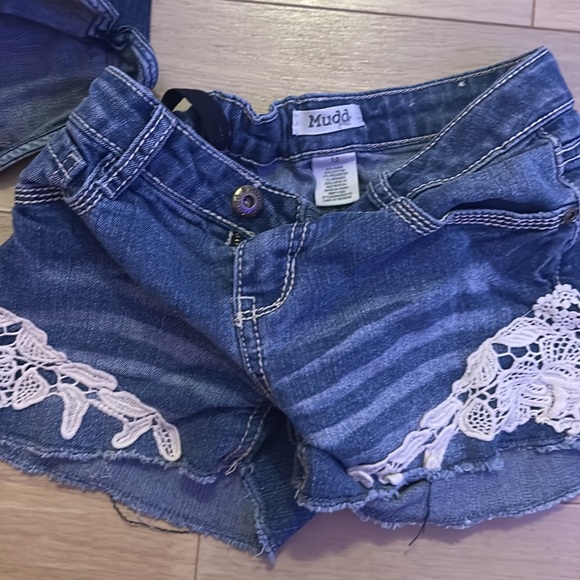 7 Pairs of Jeans - Picture 6 of 8